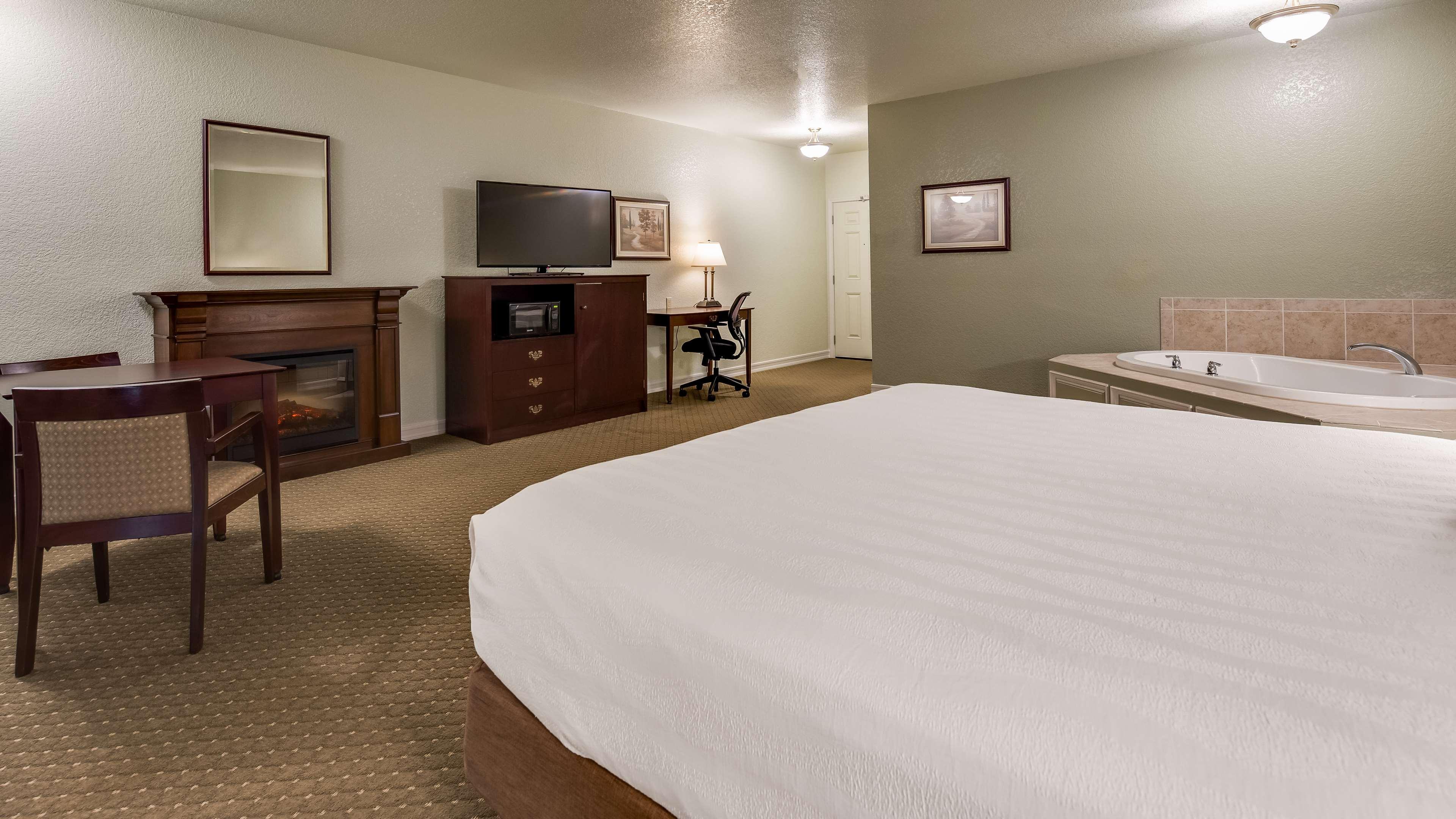 Best Western Plus Bayshore Inn Eureka Exterior photo