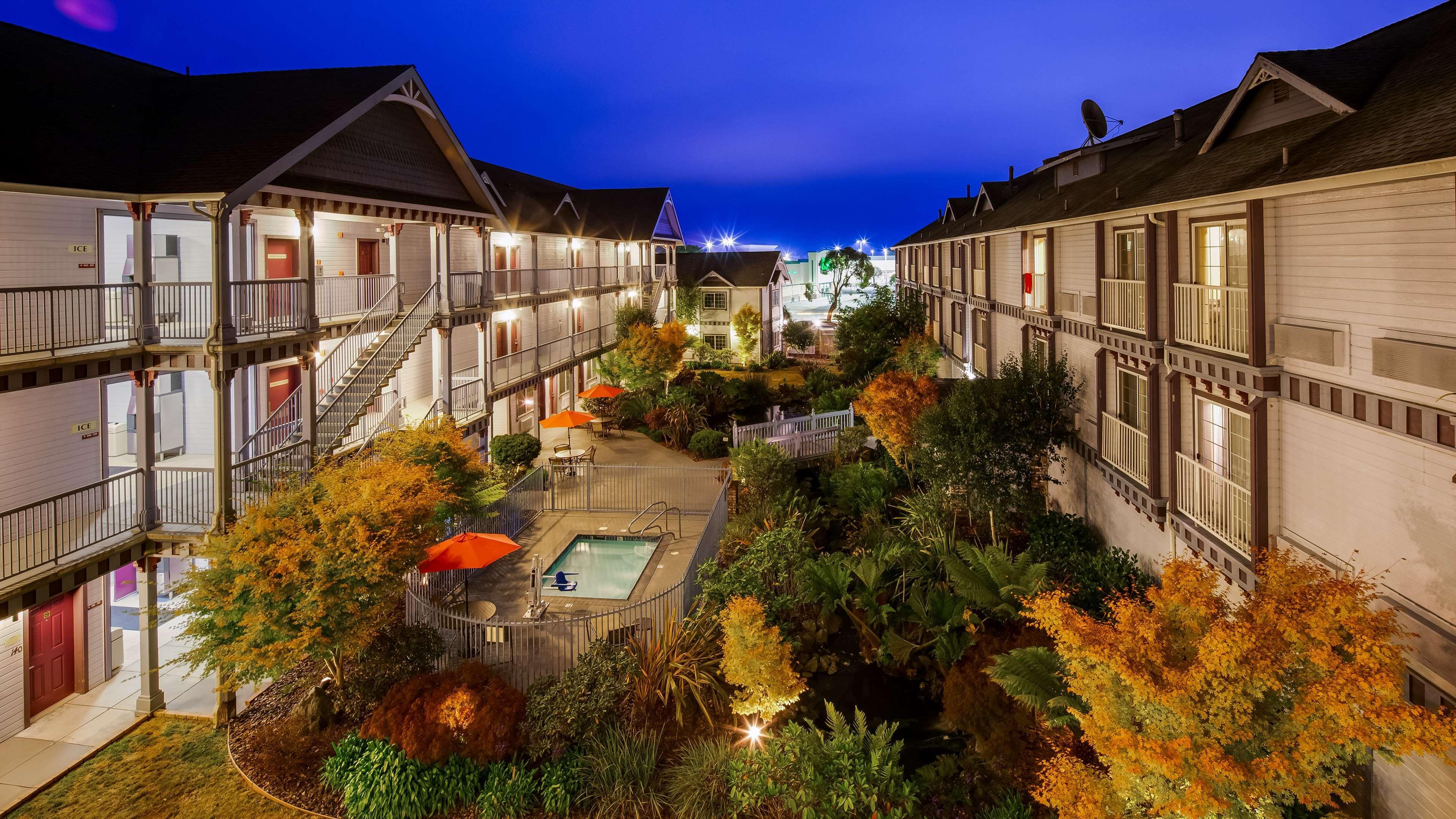 Best Western Plus Bayshore Inn Eureka Exterior photo