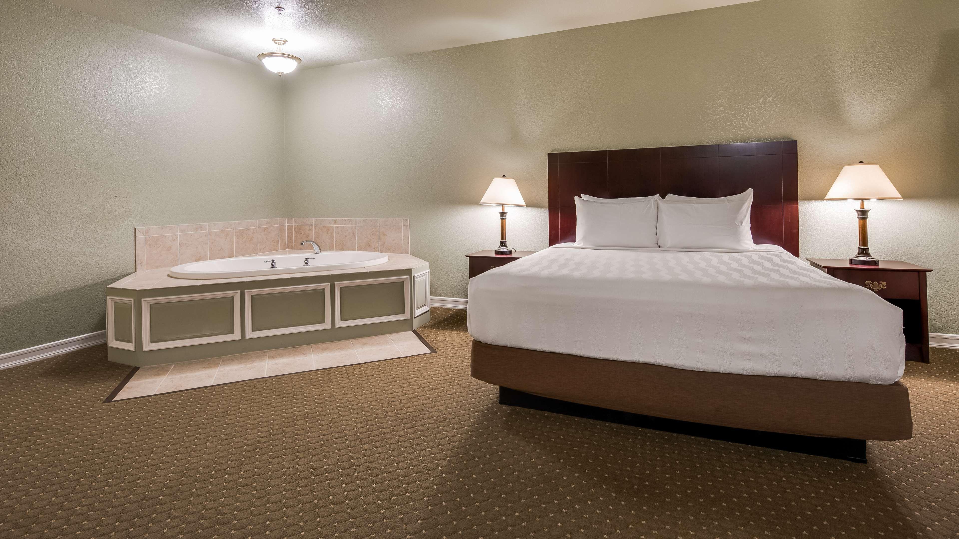 Best Western Plus Bayshore Inn Eureka Exterior photo
